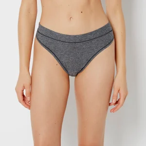 Smooth Comfort Thong Panty in Tuxedo Black