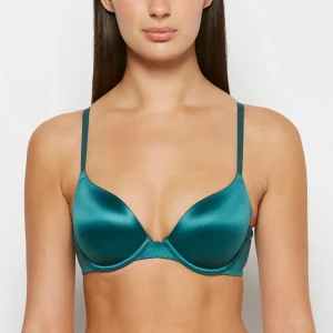 Demi Bra in Mediterranea