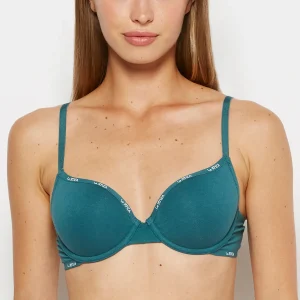 Demi Bra in Mediterranea