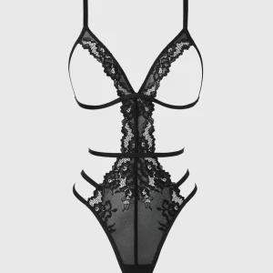 Triangle Cup Teddy With Romantic Lace in Tuxedo Black