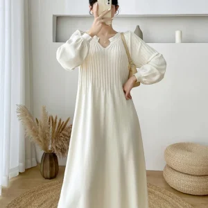 Soline | Robe à Manches Longues et Col en V, Chic et Confortable pour le Quotidien